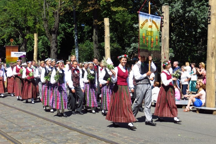 XXV Vispārējo latviešu Dziesmu un XV Deju svētku gājiens - bildēs meklē sevi vai savu kolektīvu. XXV Vispārējo latviešu Dziesmu un XV Deju svētku gājiens - bildēs meklē sevi vai savu kolektīvu. 99875