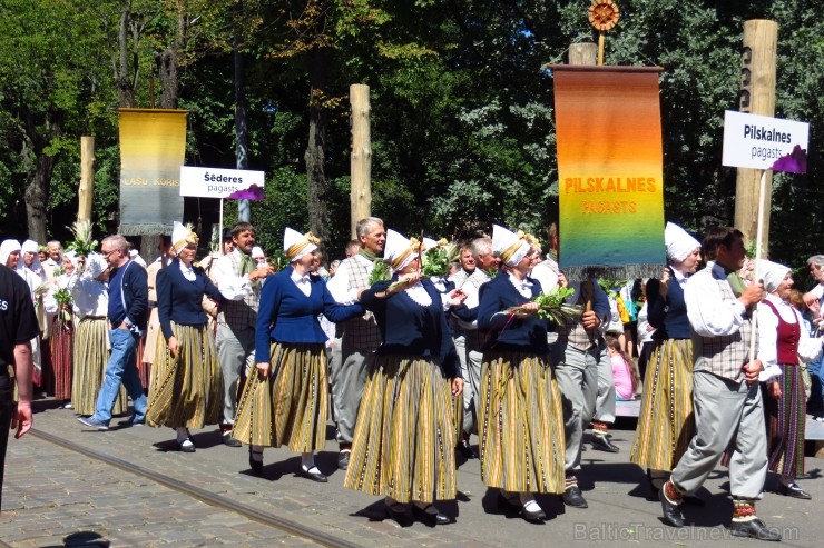 XXV Vispārējo latviešu Dziesmu un XV Deju svētku gājiens - bildēs meklē sevi vai savu kolektīvu. XXV Vispārējo latviešu Dziesmu un XV Deju svētku gājiens - bildēs meklē sevi vai savu kolektīvu. 99876
