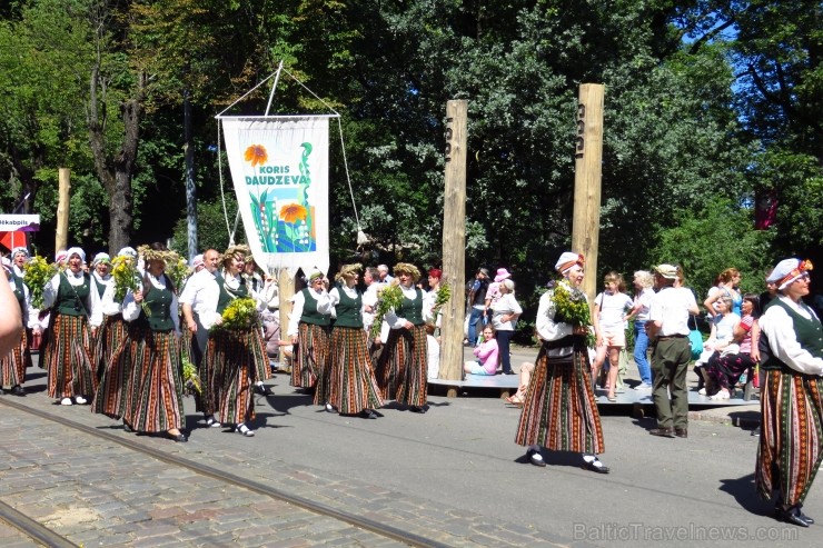 XXV Vispārējo latviešu Dziesmu un XV Deju svētku gājiens - bildēs meklē sevi vai savu kolektīvu. XXV Vispārējo latviešu Dziesmu un XV Deju svētku gājiens - bildēs meklē sevi vai savu kolektīvu. 99882
