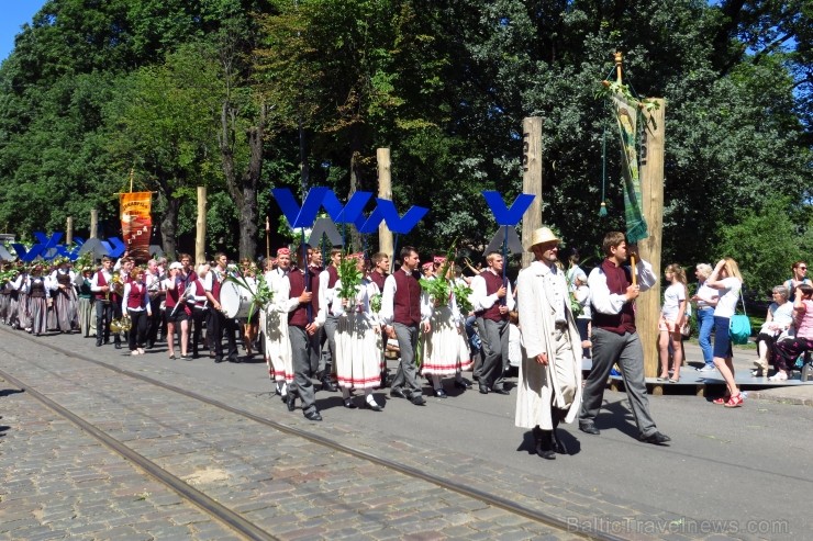 XXV Vispārējo latviešu Dziesmu un XV Deju svētku gājiens - bildēs meklē sevi vai savu kolektīvu. XXV Vispārējo latviešu Dziesmu un XV Deju svētku gājiens - bildēs meklē sevi vai savu kolektīvu. 99883