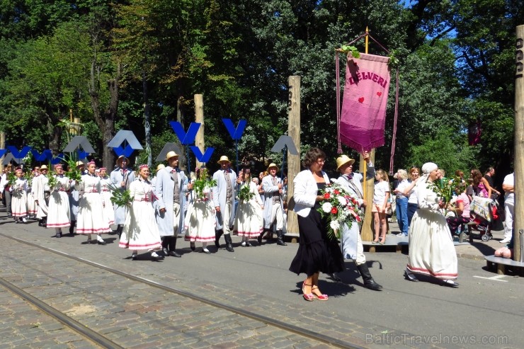 XXV Vispārējo latviešu Dziesmu un XV Deju svētku gājiens - bildēs meklē sevi vai savu kolektīvu. XXV Vispārējo latviešu Dziesmu un XV Deju svētku gājiens - bildēs meklē sevi vai savu kolektīvu. 99884