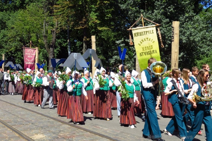 XXV Vispārējo latviešu Dziesmu un XV Deju svētku gājiens - bildēs meklē sevi vai savu kolektīvu. XXV Vispārējo latviešu Dziesmu un XV Deju svētku gājiens - bildēs meklē sevi vai savu kolektīvu. 99890
