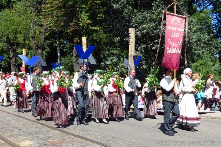 XXV Vispārējo latviešu Dziesmu un XV Deju svētku gājiens - bildēs meklē sevi vai savu kolektīvu. XXV Vispārējo latviešu Dziesmu un XV Deju svētku gājiens - bildēs meklē sevi vai savu kolektīvu. 99891