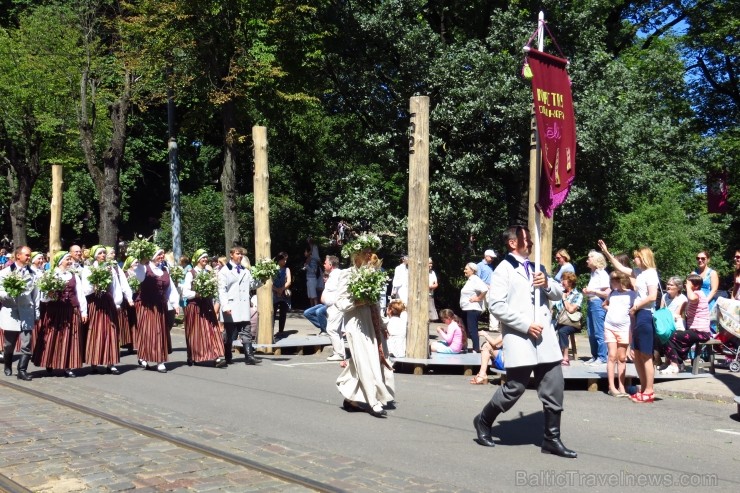 XXV Vispārējo latviešu Dziesmu un XV Deju svētku gājiens - bildēs meklē sevi vai savu kolektīvu. XXV Vispārējo latviešu Dziesmu un XV Deju svētku gājiens - bildēs meklē sevi vai savu kolektīvu. 99893