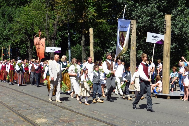 XXV Vispārējo latviešu Dziesmu un XV Deju svētku gājiens - bildēs meklē sevi vai savu kolektīvu. XXV Vispārējo latviešu Dziesmu un XV Deju svētku gājiens - bildēs meklē sevi vai savu kolektīvu. 99894