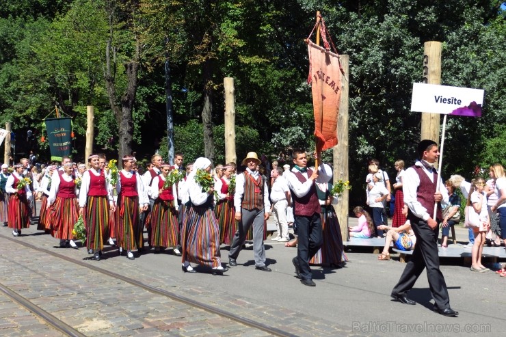 XXV Vispārējo latviešu Dziesmu un XV Deju svētku gājiens - bildēs meklē sevi vai savu kolektīvu. XXV Vispārējo latviešu Dziesmu un XV Deju svētku gājiens - bildēs meklē sevi vai savu kolektīvu. 99895