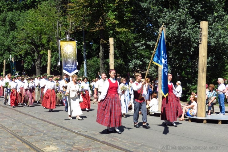 XXV Vispārējo latviešu Dziesmu un XV Deju svētku gājiens - bildēs meklē sevi vai savu kolektīvu. XXV Vispārējo latviešu Dziesmu un XV Deju svētku gājiens - bildēs meklē sevi vai savu kolektīvu. 99899