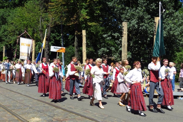 XXV Vispārējo latviešu Dziesmu un XV Deju svētku gājiens - bildēs meklē sevi vai savu kolektīvu. XXV Vispārējo latviešu Dziesmu un XV Deju svētku gājiens - bildēs meklē sevi vai savu kolektīvu. 99901