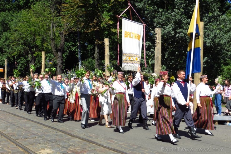 XXV Vispārējo latviešu Dziesmu un XV Deju svētku gājiens - bildēs meklē sevi vai savu kolektīvu. XXV Vispārējo latviešu Dziesmu un XV Deju svētku gājiens - bildēs meklē sevi vai savu kolektīvu. 99902
