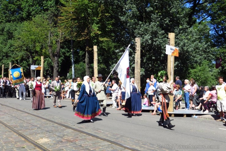 XXV Vispārējo latviešu Dziesmu un XV Deju svētku gājiens - bildēs meklē sevi vai savu kolektīvu. XXV Vispārējo latviešu Dziesmu un XV Deju svētku gājiens - bildēs meklē sevi vai savu kolektīvu. 99903