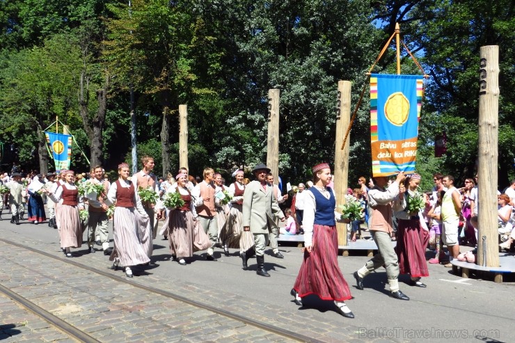 XXV Vispārējo latviešu Dziesmu un XV Deju svētku gājiens - bildēs meklē sevi vai savu kolektīvu. XXV Vispārējo latviešu Dziesmu un XV Deju svētku gājiens - bildēs meklē sevi vai savu kolektīvu. 99906