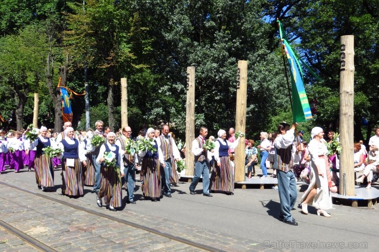 XXV Vispārējo latviešu Dziesmu un XV Deju svētku gājiens - bildēs meklē sevi vai savu kolektīvu. XXV Vispārējo latviešu Dziesmu un XV Deju svētku gājiens - bildēs meklē sevi vai savu kolektīvu. 99908