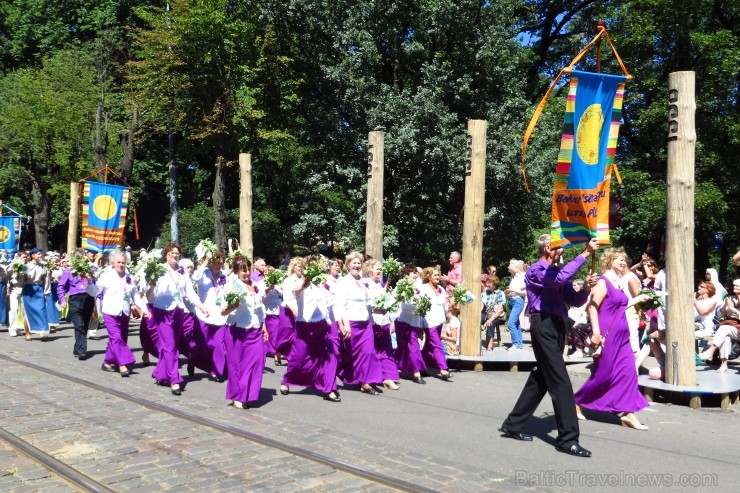 XXV Vispārējo latviešu Dziesmu un XV Deju svētku gājiens - bildēs meklē sevi vai savu kolektīvu. XXV Vispārējo latviešu Dziesmu un XV Deju svētku gājiens - bildēs meklē sevi vai savu kolektīvu. 99909