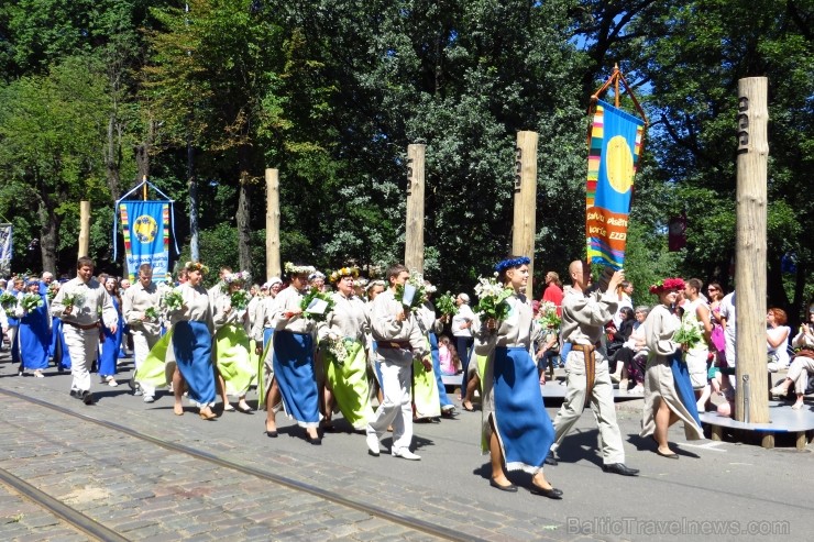 XXV Vispārējo latviešu Dziesmu un XV Deju svētku gājiens - bildēs meklē sevi vai savu kolektīvu. XXV Vispārējo latviešu Dziesmu un XV Deju svētku gājiens - bildēs meklē sevi vai savu kolektīvu. 99910