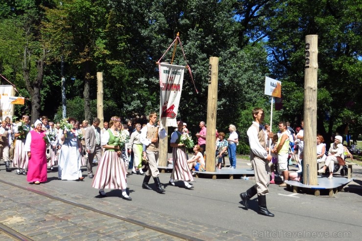XXV Vispārējo latviešu Dziesmu un XV Deju svētku gājiens - bildēs meklē sevi vai savu kolektīvu. XXV Vispārējo latviešu Dziesmu un XV Deju svētku gājiens - bildēs meklē sevi vai savu kolektīvu. 99914