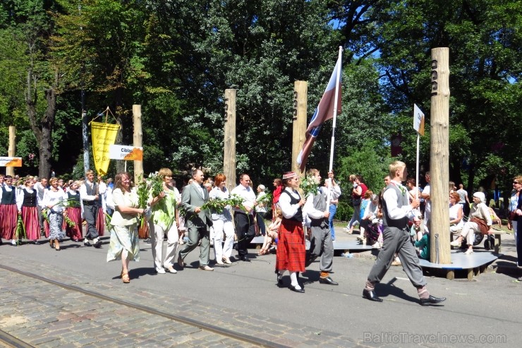 XXV Vispārējo latviešu Dziesmu un XV Deju svētku gājiens - bildēs meklē sevi vai savu kolektīvu. XXV Vispārējo latviešu Dziesmu un XV Deju svētku gājiens - bildēs meklē sevi vai savu kolektīvu. 99919
