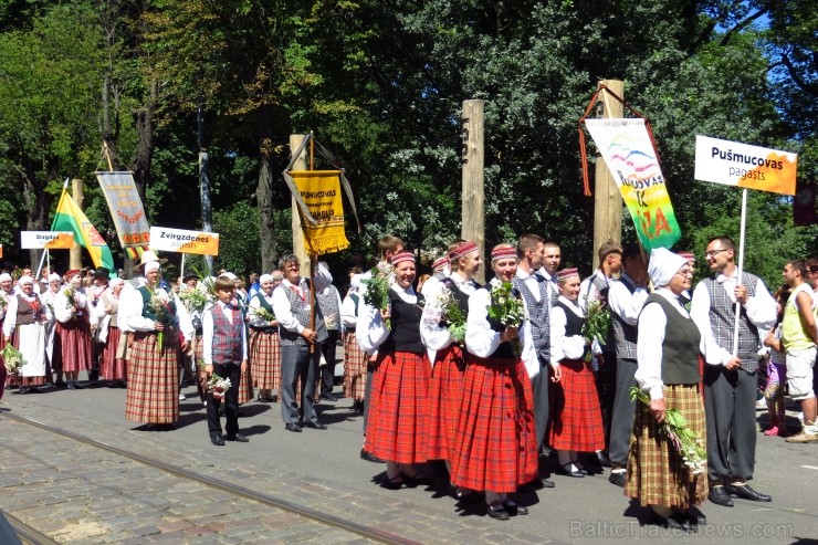XXV Vispārējo latviešu Dziesmu un XV Deju svētku gājiens - bildēs meklē sevi vai savu kolektīvu. XXV Vispārējo latviešu Dziesmu un XV Deju svētku gājiens - bildēs meklē sevi vai savu kolektīvu. 99921