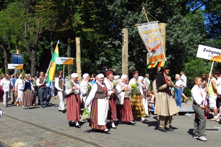 XXV Vispārējo latviešu Dziesmu un XV Deju svētku gājiens - bildēs meklē sevi vai savu kolektīvu. XXV Vispārējo latviešu Dziesmu un XV Deju svētku gājiens - bildēs meklē sevi vai savu kolektīvu. 99922