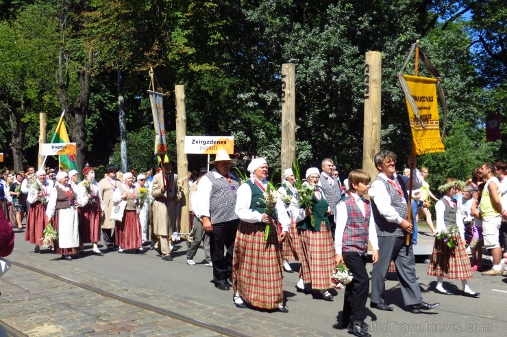 XXV Vispārējo latviešu Dziesmu un XV Deju svētku gājiens - bildēs meklē sevi vai savu kolektīvu. XXV Vispārējo latviešu Dziesmu un XV Deju svētku gājiens - bildēs meklē sevi vai savu kolektīvu. 99923