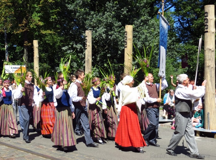 XXV Vispārējo latviešu Dziesmu un XV Deju svētku gājiens - bildēs meklē sevi vai savu kolektīvu. XXV Vispārējo latviešu Dziesmu un XV Deju svētku gājiens - bildēs meklē sevi vai savu kolektīvu. 99925
