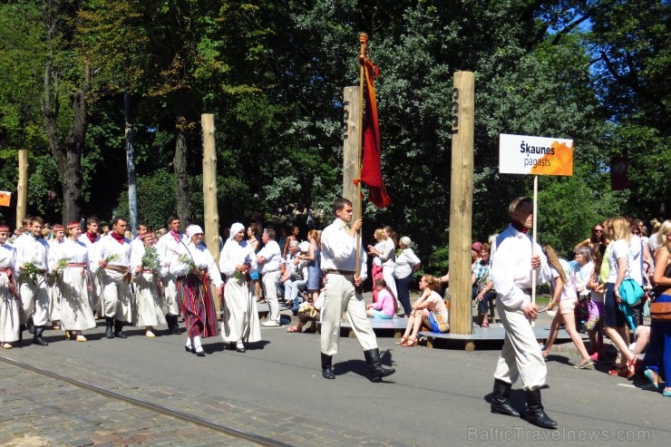 XXV Vispārējo latviešu Dziesmu un XV Deju svētku gājiens - bildēs meklē sevi vai savu kolektīvu. XXV Vispārējo latviešu Dziesmu un XV Deju svētku gājiens - bildēs meklē sevi vai savu kolektīvu. 99927