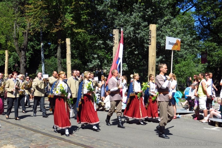 XXV Vispārējo latviešu Dziesmu un XV Deju svētku gājiens - bildēs meklē sevi vai savu kolektīvu. XXV Vispārējo latviešu Dziesmu un XV Deju svētku gājiens - bildēs meklē sevi vai savu kolektīvu. 99929