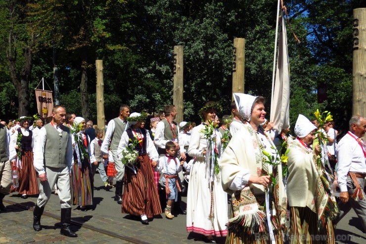 XXV Vispārējo latviešu Dziesmu un XV Deju svētku gājiens - bildēs meklē sevi vai savu kolektīvu. XXV Vispārējo latviešu Dziesmu un XV Deju svētku gājiens - bildēs meklē sevi vai savu kolektīvu. 99932