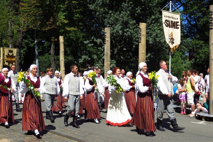 XXV Vispārējo latviešu Dziesmu un XV Deju svētku gājiens - bildēs meklē sevi vai savu kolektīvu. XXV Vispārējo latviešu Dziesmu un XV Deju svētku gājiens - bildēs meklē sevi vai savu kolektīvu. 99933