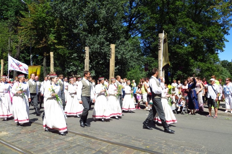 XXV Vispārējo latviešu Dziesmu un XV Deju svētku gājiens - bildēs meklē sevi vai savu kolektīvu. XXV Vispārējo latviešu Dziesmu un XV Deju svētku gājiens - bildēs meklē sevi vai savu kolektīvu. 99934