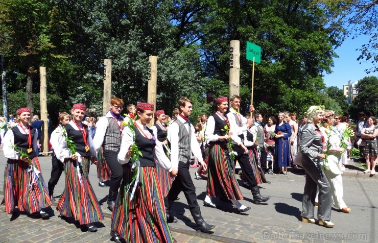 XXV Vispārējo latviešu Dziesmu un XV Deju svētku gājiens - bildēs meklē sevi vai savu kolektīvu. XXV Vispārējo latviešu Dziesmu un XV Deju svētku gājiens - bildēs meklē sevi vai savu kolektīvu. 99936