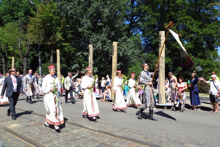 XXV Vispārējo latviešu Dziesmu un XV Deju svētku gājiens - bildēs meklē sevi vai savu kolektīvu. XXV Vispārējo latviešu Dziesmu un XV Deju svētku gājiens - bildēs meklē sevi vai savu kolektīvu. 99937