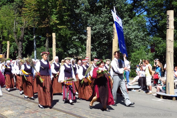 XXV Vispārējo latviešu Dziesmu un XV Deju svētku gājiens - bildēs meklē sevi vai savu kolektīvu. XXV Vispārējo latviešu Dziesmu un XV Deju svētku gājiens - bildēs meklē sevi vai savu kolektīvu. 99942