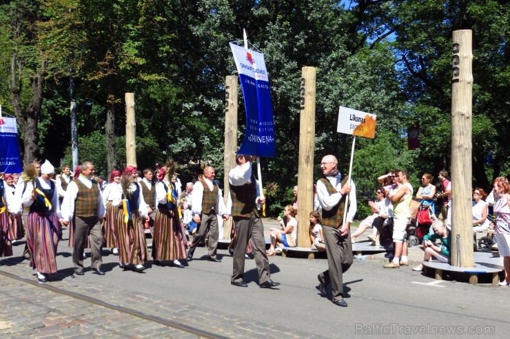 XXV Vispārējo latviešu Dziesmu un XV Deju svētku gājiens - bildēs meklē sevi vai savu kolektīvu. XXV Vispārējo latviešu Dziesmu un XV Deju svētku gājiens - bildēs meklē sevi vai savu kolektīvu. 99945