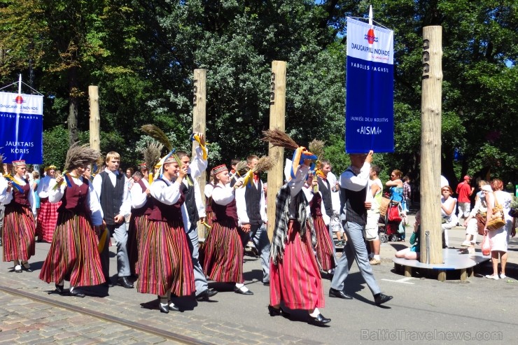 XXV Vispārējo latviešu Dziesmu un XV Deju svētku gājiens - bildēs meklē sevi vai savu kolektīvu. XXV Vispārējo latviešu Dziesmu un XV Deju svētku gājiens - bildēs meklē sevi vai savu kolektīvu. 99951