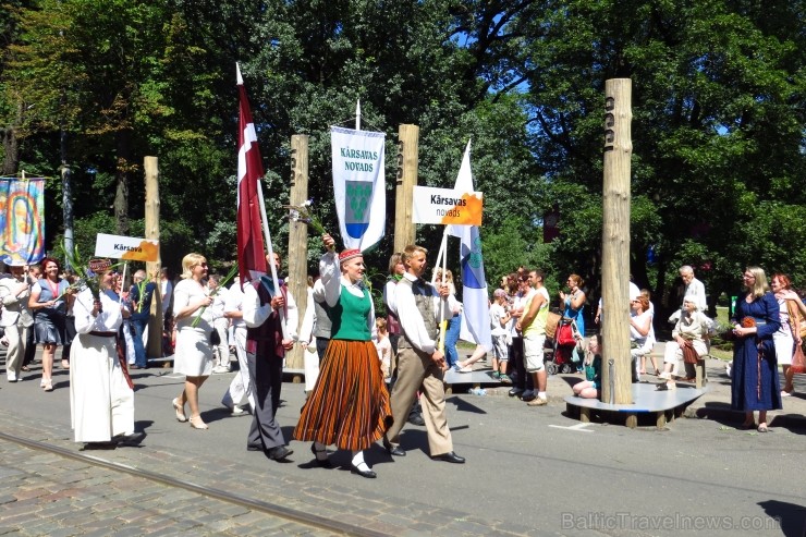 XXV Vispārējo latviešu Dziesmu un XV Deju svētku gājiens - bildēs meklē sevi vai savu kolektīvu. XXV Vispārējo latviešu Dziesmu un XV Deju svētku gājiens - bildēs meklē sevi vai savu kolektīvu. 99954
