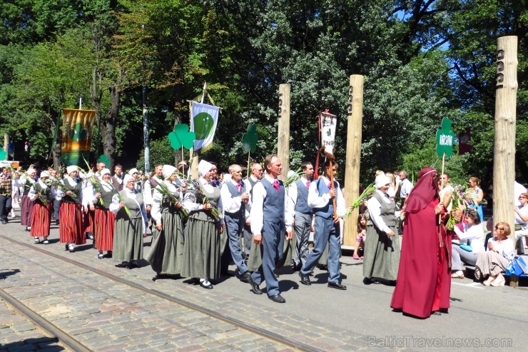 XXV Vispārējo latviešu Dziesmu un XV Deju svētku gājiens - bildēs meklē sevi vai savu kolektīvu. XXV Vispārējo latviešu Dziesmu un XV Deju svētku gājiens - bildēs meklē sevi vai savu kolektīvu. 99956