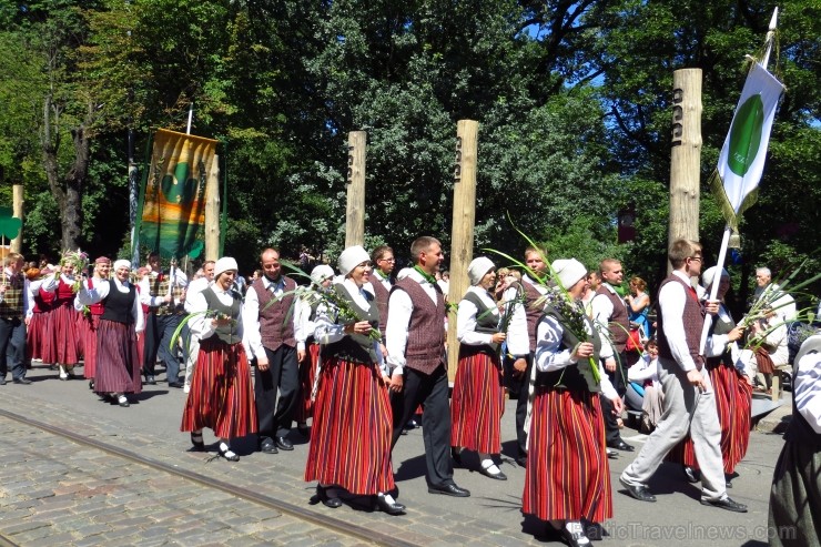 XXV Vispārējo latviešu Dziesmu un XV Deju svētku gājiens - bildēs meklē sevi vai savu kolektīvu. XXV Vispārējo latviešu Dziesmu un XV Deju svētku gājiens - bildēs meklē sevi vai savu kolektīvu. 99957