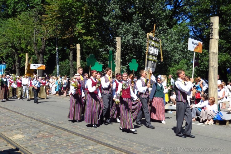 XXV Vispārējo latviešu Dziesmu un XV Deju svētku gājiens - bildēs meklē sevi vai savu kolektīvu. XXV Vispārējo latviešu Dziesmu un XV Deju svētku gājiens - bildēs meklē sevi vai savu kolektīvu. 99960