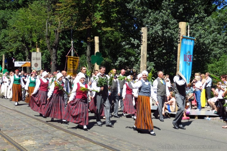 XXV Vispārējo latviešu Dziesmu un XV Deju svētku gājiens - bildēs meklē sevi vai savu kolektīvu. XXV Vispārējo latviešu Dziesmu un XV Deju svētku gājiens - bildēs meklē sevi vai savu kolektīvu. 99962