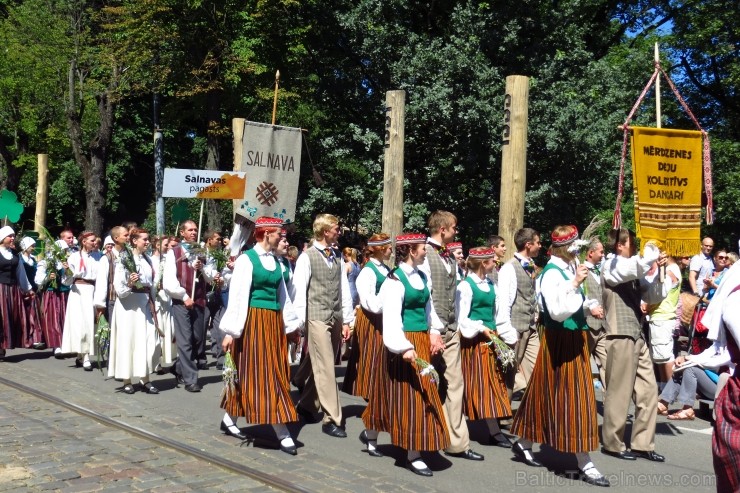 XXV Vispārējo latviešu Dziesmu un XV Deju svētku gājiens - bildēs meklē sevi vai savu kolektīvu. XXV Vispārējo latviešu Dziesmu un XV Deju svētku gājiens - bildēs meklē sevi vai savu kolektīvu. 99963