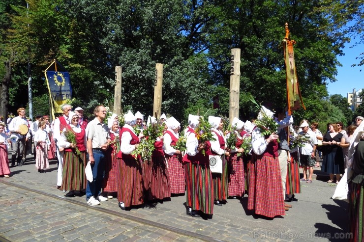 XXV Vispārējo latviešu Dziesmu un XV Deju svētku gājiens - atrodi savu kolektīvu. 100056
