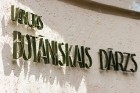 Rožu dienas Salaspils botāniskajā dārzā pulcē tūkstošiem interesentu