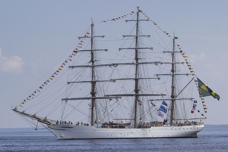 Svētdienas rītā kuģi pa Daugavu dodas Rīgas jūras līča virzienā, lai tālāk turpinātu ceļu uz regates nākamā sacensību posma starta vietu pie Ventspils Svētdienas rītā kuģi pa Daugavu dodas Rīgas jūras līča virzienā, lai tālāk turpinātu ceļu uz regates nākamā sacensību posma starta vietu pie Ventspils 101759