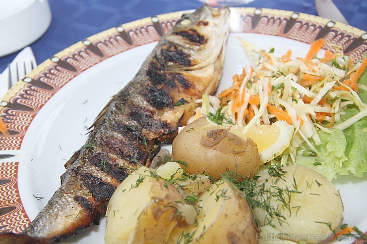Travelnews.lv kopā ar ceļojumu konsultantiem no Latvijas un Igaunijas iepazīst Bulgārijas pilsētas Nesebras ēdienkarti. Foto sponsors: www.GoAdventure Travelnews.lv kopā ar ceļojumu konsultantiem no Latvijas un Igaunijas iepazīst Bulgārijas pilsētas Nesebras ēdienkarti. Foto sponsors: www.GoAdventure 102117