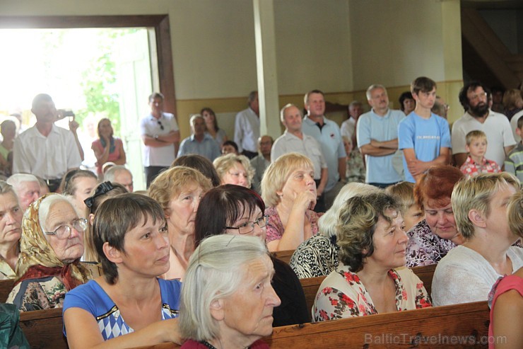 Skaistas Svētā Antona Romas katoļu baznīcā (Krāslavas novads) 4.08.2013 pulcējās liels skaits Skaistas pagasta iedzīvotāju uz Dieva lūgšanu un garīgās Skaistas Svētā Antona Romas katoļu baznīcā (Krāslavas novads) 4.08.2013 pulcējās liels skaits Skaistas pagasta iedzīvotāju uz Dieva lūgšanu un garīgās 102575