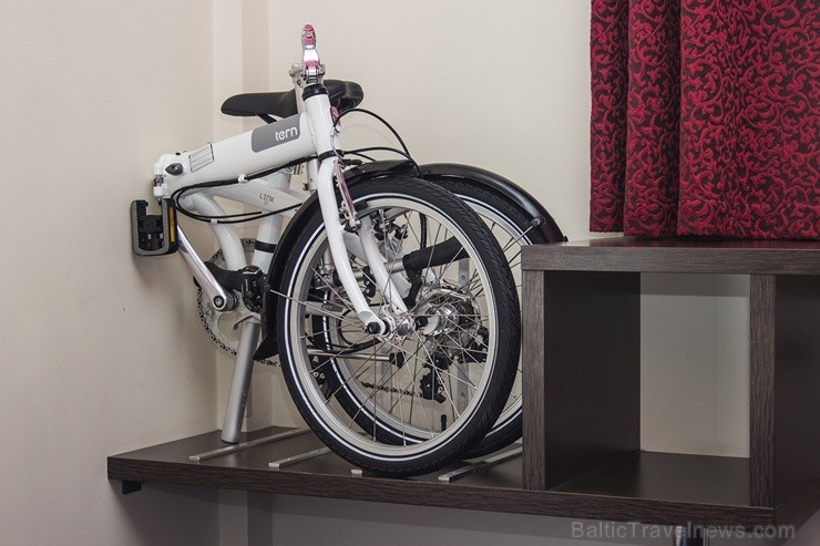 Velosipēds neaizņems daudz vietas ne sabiedriskajā transportā, ne automašīnā, ne vilcienā. To ērti varēs izmantot atvaļinājumā laikā - ņemt līdzi ceļo Velosipēds neaizņems daudz vietas ne sabiedriskajā transportā, ne automašīnā, ne vilcienā. To ērti varēs izmantot atvaļinājumā laikā - ņemt līdzi ceļo 102791