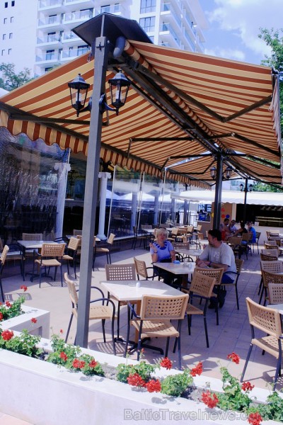 Zelta smiltis ir pats aktraktīvākais kūrorts un tajā  atrodas - restorāniem, klubiem, diskotēkām, kazino, dažādiem veikaliem. Foto sponsors: www.novat 102848