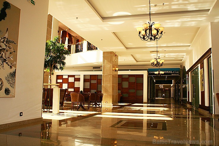Melia Grand Hermitage ir viena no populārākajām luksus klases viesnīcām Bulgārijas kūrortā Zelta smiltis
Foto sponsors: www.novatours.lv Melia Grand Hermitage ir viena no populārākajām luksus klases viesnīcām Bulgārijas kūrortā Zelta smiltis
Foto sponsors: www.novatours.lv 103132