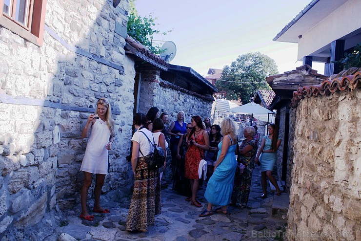 Nesebrā ir saglabājušies vērtīgi dažādu laikmetu vēstures pieminekļi – romiešu valdīšanas perioda un viduslaiku cietokšņa sienas. Foto sponsors: www.n Nesebrā ir saglabājušies vērtīgi dažādu laikmetu vēstures pieminekļi – romiešu valdīšanas perioda un viduslaiku cietokšņa sienas. Foto sponsors: www.n 103315