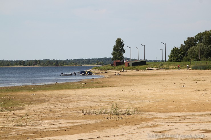 Svētā Meinarda sala Daugavā pie Ikšķiles ir aizsniedzama sausām kājām. Foto sponsors: www.meidrops.lv Svētā Meinarda sala Daugavā pie Ikšķiles ir aizsniedzama sausām kājām. Foto sponsors: www.meidrops.lv 103700